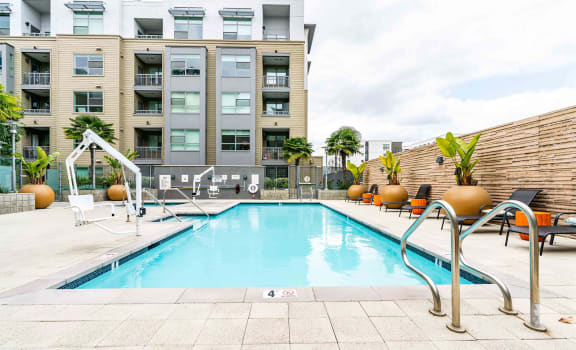 Franklin 299 Apartments - resort style pool