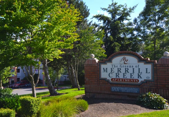 Greens of Merrill Creek signage and yard
