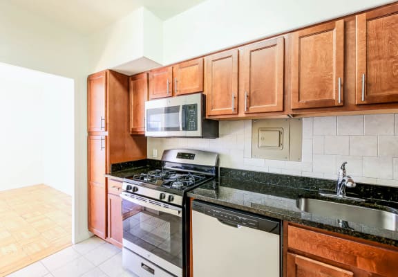 Clarence-House-Apartments-Renovated-Kitchen