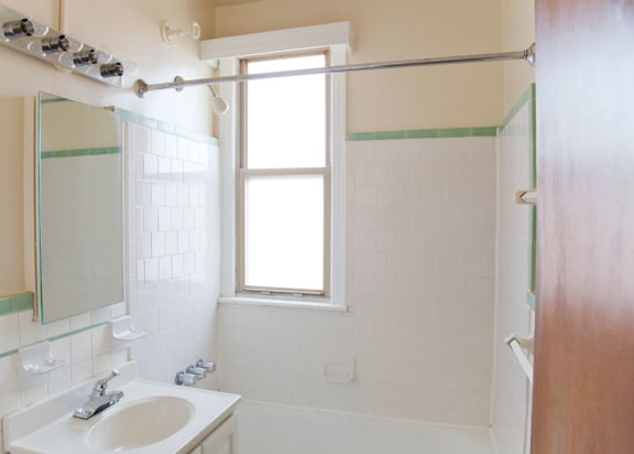 Eddystone-Apartments-Bathroom