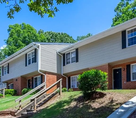 Mountain Oaks Apartments in Stone Mountain, GA