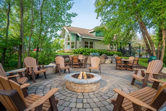 Outdoor Firepit & Grill Area
