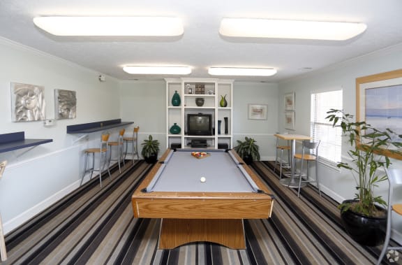 Sebring Court Apartment and Community Amenities