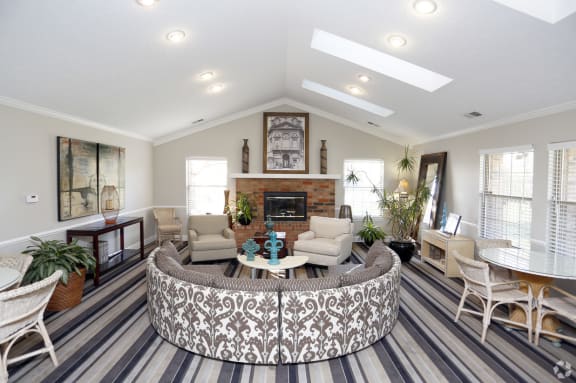 Sebring Court Apartment and Community Amenities