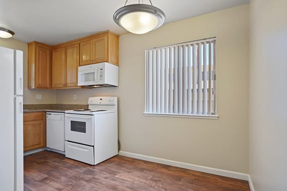 Wood Floor Dining Room Wood Floor Dining Room at Colonial Garden Apartments, San Mateo, CA, 94401