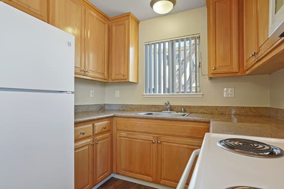 Elegant Backsplashes In Kitchen Elegant Backsplashes In Kitchen at Colonial Garden Apartments, California