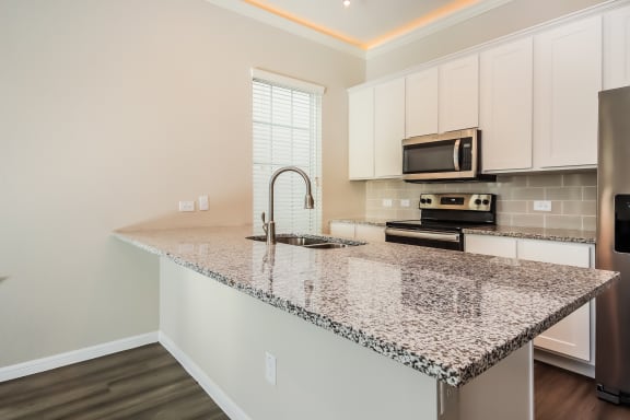 Granite Kitchen Worktops Granite Kitchen Worktops at Clearwater at Balmoral, Atascocita, TX, 77346