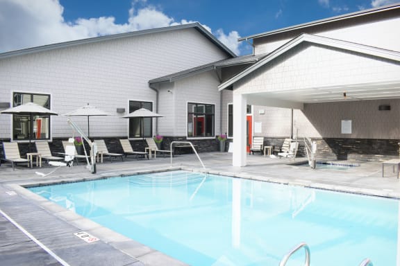 pool deck and spa at Manor Way Apartments in Everett, Washington