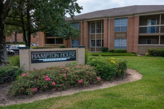 Balconies at Hampton House Apartments in Jackson, MS