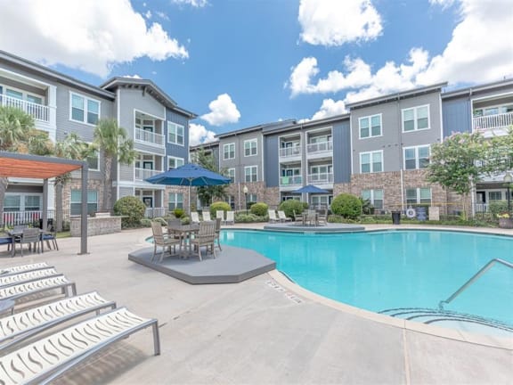Exterior Pool View at Delray Apartments in Houston, TX