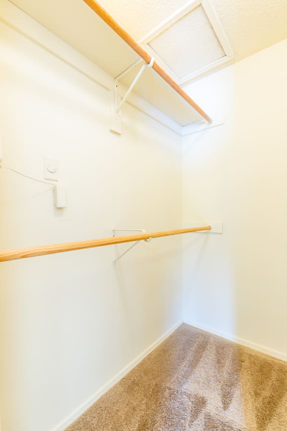 Apartments in Overland Park, KS with Washer & Dryer Coventry Oaks