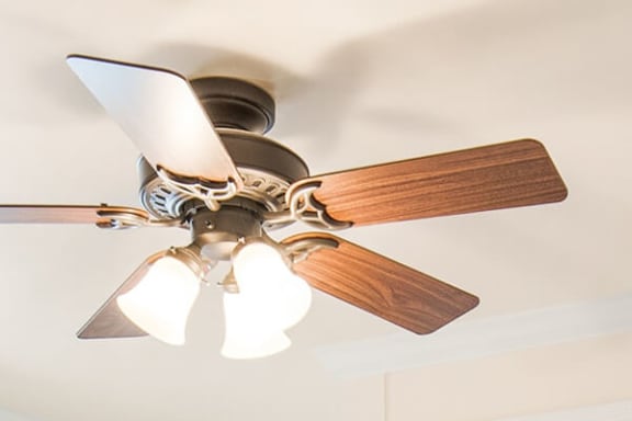 apartment with ceiling fan