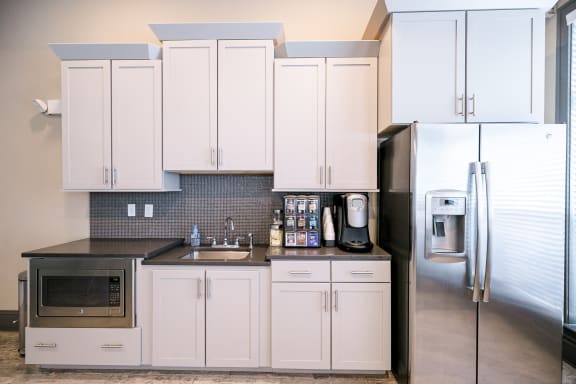Clubhouse Kitchen at Harbor Island Apartments, Tennessee