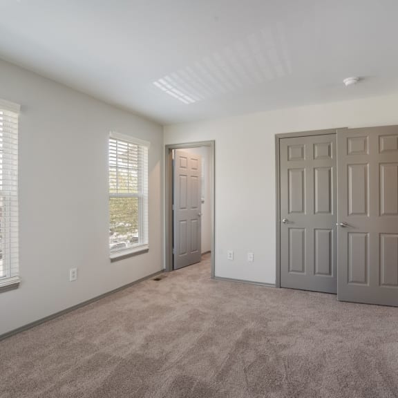 Photos and Video of Longfellow Heights Apartments in Kansas City, MO