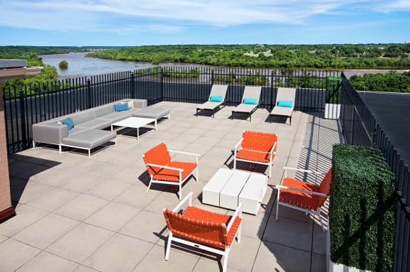 2000 Riverside | Apartment and Community Amenities