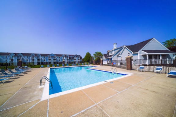 Swimming Pool with Wi-Fi at The Crossings Apartments, Grand Rapids