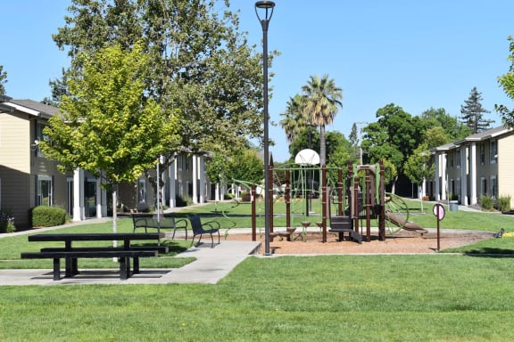 Mutual Housing on the Greenway Apartment and Community Amenities