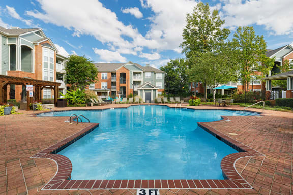 Belle Harbour Apartments - Resort-style pool