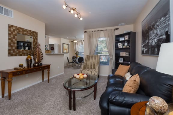 Living Room at Dakota Ridge Apartments, Littleton, CO 80127