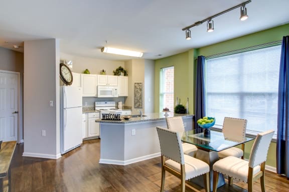 One Bedroom Apartments near Branch Avenue Metro with Upgraded Kitchen and Flex Space