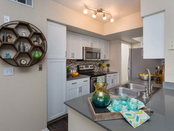 Dining Area at Dakota Ridge Apartments, Littleton, CO