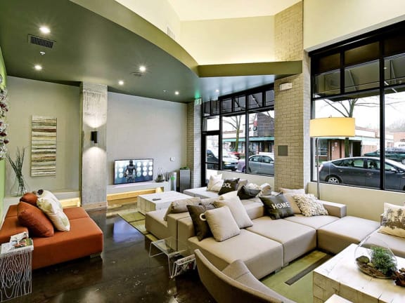Common area with sofa at Elan Redmond Apartments, Redmond