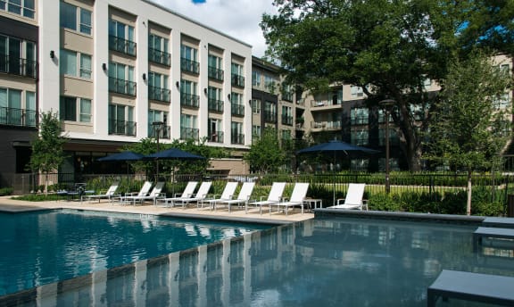 Pool at Everra Midtown Park Apartments Dallas, Texas