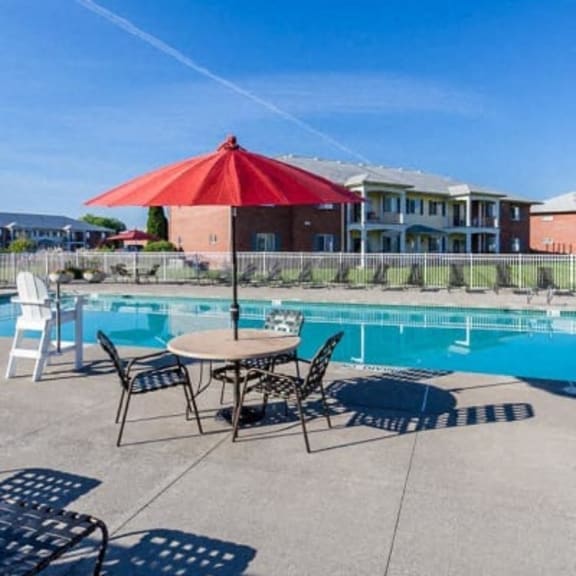 Poolside Dining Tables at Centerpointe Apartments, Canandaigua