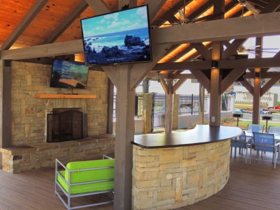 Outdoor Fireplace at Reserve of Bossier City Apartment Homes, Bossier City, LA, 71111