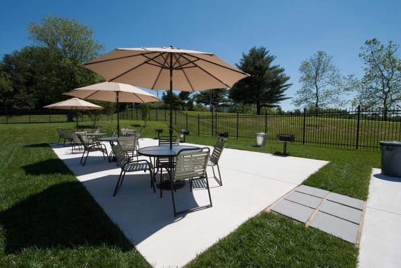 Outside Dining Area at Doncaster Village Apartments, Maryland, 21234