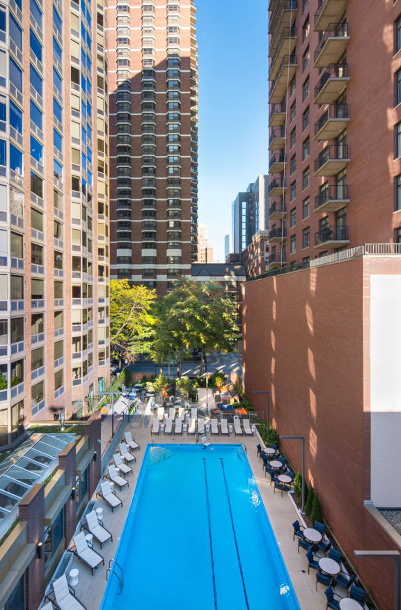 Apartments with outdoor pools for rent; Chicago gold coast apartments with luxury pools; Gold Coast Chicago apartments with outdoor pools