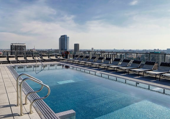 Luxurious Rooftop Pool at Catalyst Chicago- Apartments for Rent in West Loop