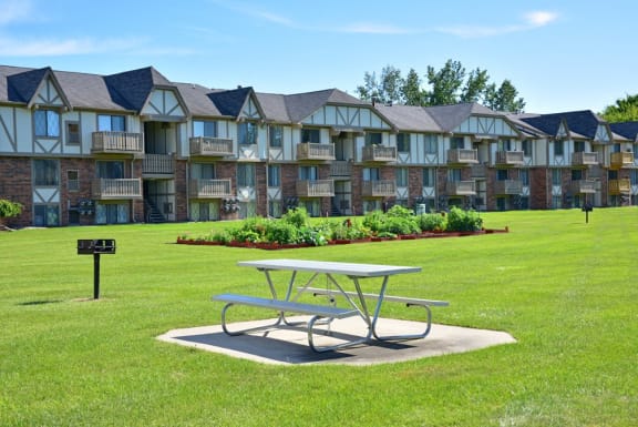 Outdoor barbecue and picnic area at Huntington Place Apartments in Essexville, MI