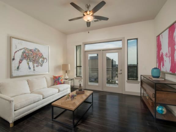 Spacious Living Room  at Midtown Houston by Windsor