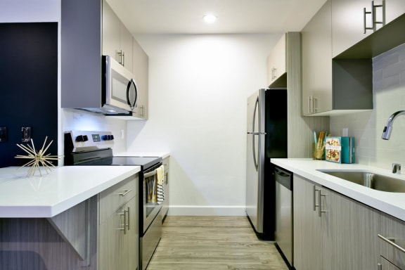 Thumbnail 13 of 16 - Modern Kitchen