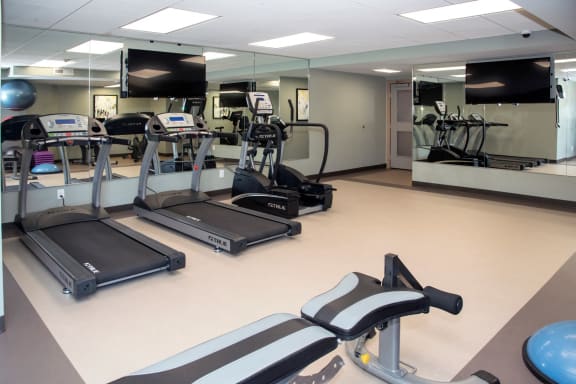 24-Hour Fitness Center at Aspenwoods Apartments, Minnesota, 55123