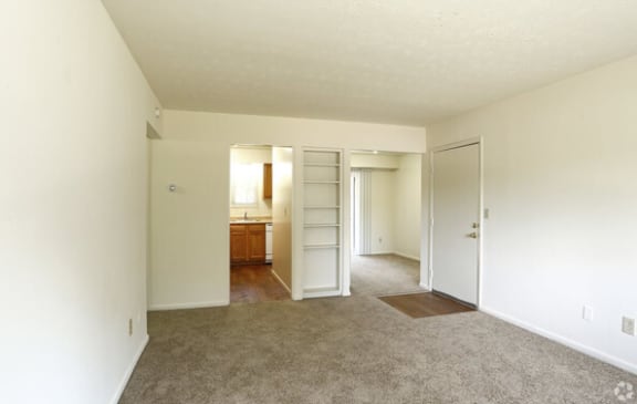 apartment with carpeting in Fairfield, Ohio