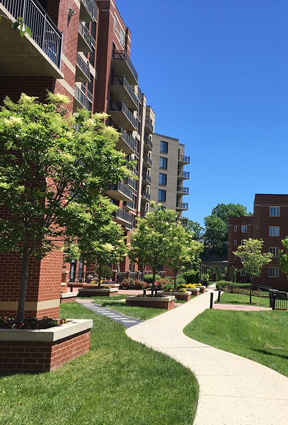 Apartments in Arlington, VA Woodbury Park at Courthouse