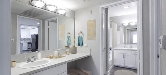 1X1 Bathroom | Monarch Apartments in Reseda, CA 91335