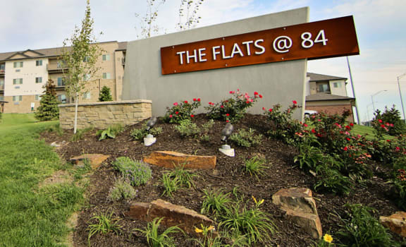 The Flats at 84 entrance sign in Lincoln NE