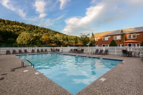 Refreshing Pool With Large Sundeck And Wi-Fi| Cliffside