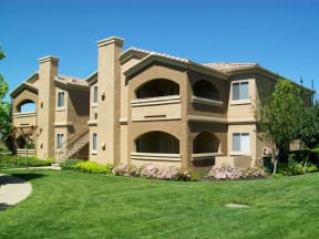 Exterior Building with grass l Vineyard Gate Apartments in Roseville CA