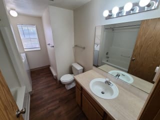 GoGo West Apartments Bathroom