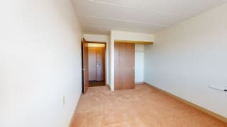 English - 1 bedroom - bedroom and large closet