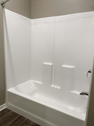 Shower and tub combo in the plum studio floorplan