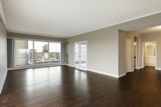Kellogg Square Apartments in St. Paul, MN 2 Bedroom plus Den, 2 Bathroom Apartment