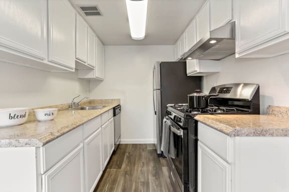 Fully Equipped Kitchen With Modern Appliances at The Fields of Alexandria, Alexandria, VA, 22304