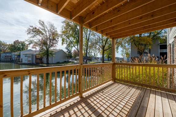 a wraparound deck overlooks the water at the whispering winds apartments in pearland,