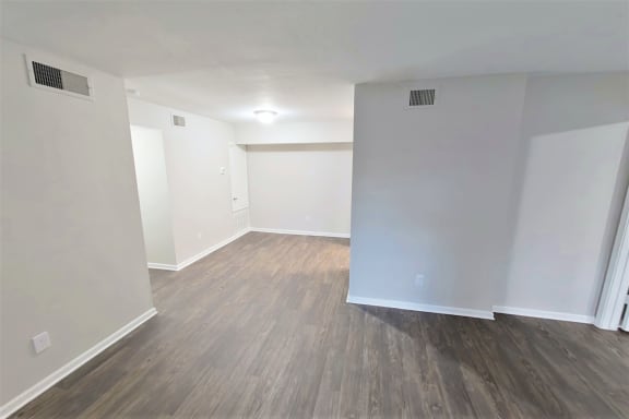 Living room flooring at The Life at Park View, Texas, 77502
