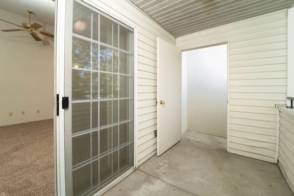 Entrance area with white interiors at Morning Glory Circle Apartments, Spokane, WA, 99208